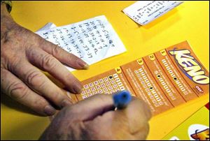 A Keno player fills out a game card on Ohio s first day of Keno. More than 20,000 wagers were placed by 4:30 p.m. yesterday.
