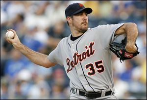 Tigers pitcher Justin Verlander (10-130) struck out six blanked Kansas City in his 62/3 innings, the Detroit held on.