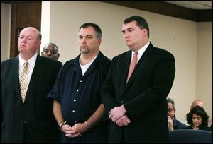 Tom Noe, center, is flanked by lawyers William Wilkinson, left, and John Mitchell at his sentencing on state charges on Nov. 20, 2006. Noe was sentenced to 18 years in prison.