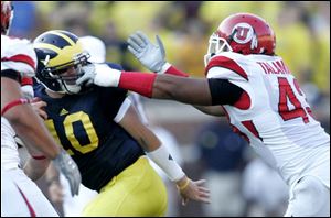 Utah s Lei Talamaivao gets a handful of facemask when trying
to bring down Michigan s Steven Threet in the fourth quarter.
<BR>
<img src=http://www.toledoblade.com/graphics/icons/photo.gif> <font color=red><b>VIEW</font color=red></b>: <a href=