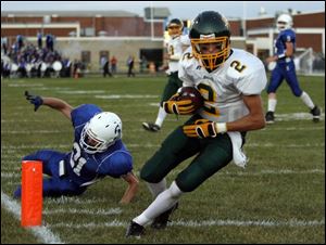 Clay s Jeremy Jago slips into the end zone for an 11-yard touchdown in the first quarter. After falling in fi ve overtimes last week, the Eagles improved to 2-1.
<BR>
<img src=http://www.toledoblade.com/graphics/icons/photo.gif> <b>HIGH SCHOOL FOOTBALL WEEK 3:</b> View <a href=http://www.toledoblade.com/apps/pbcs.dll/gallery?Avis=TO&Dato=20080906&Kategori=SPORTS12&Lopenr=906009998&Ref=PH><b><font color=red>Clay - Springfield</font color=red> </b></a> football photo gallery
