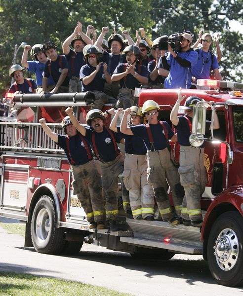 Extreme-Makeover-volunteers-firefighters-bring-down-the-home-site-for-builders-2