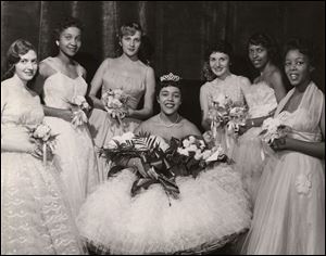 Janet Quinn, Scott High s fi rst black queen, is surrounded by her court, from left, Doris
Simmerell, LaGora Bey, Cherry Wright, Carol Kledis, Roberta Parkman, and Joan Brown.