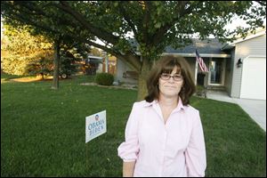 Kim McMahon, 50, of Wauseon says the crumbling stock market cemented her plans to vote for Sen. Barack Obama.  That s where I have my 401(k) and IRAs,  says the mother of three collegeaged children who works three jobs.  Realistically, I figure I probably won t be able to retire. 
<BR>
<img src=http://www.toledoblade.com/assets/gif/TO1599743.GIF> <font color=red><b>SEE:</b> results from the <a href=