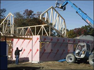biz build02p 10/30/2008  blade photo by herral long      stand alone construction art at 4343 N. holland sylvania ave - a new dental office