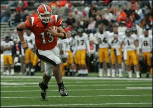 Bowling Green quarterback Tyler Sheehan has clear sailing to score against Kent State.