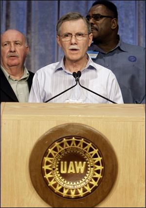 United Auto Workers President Ron Gettelfinger speaks at a news conference during a break in a meeting of UAW officials in Detroit, Wednesday, Dec. 3, 2008.