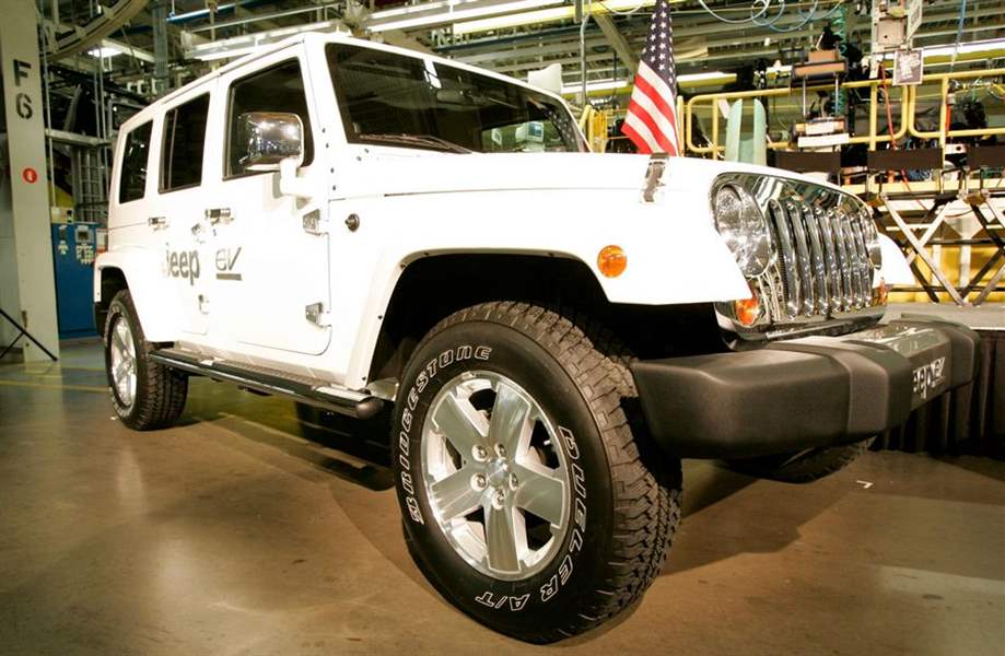 Chrysler-exec-visits-Toledo-touts-electric-Jeep-2