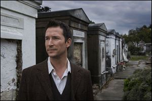 Flynn Carsen (Noah Wyle) tracks down a clue in one of New Orleans  above-ground cemeteries in  The Librarian:
Curse of the Judas Chalice. 