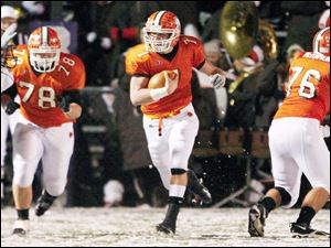 Southview QB Alex Pidcock, shown running against Akron Hoban in the semifinals, threw a 16-yard TD pass to Paul Murphey to beat Cincinnati Anderson in the state championship game. 