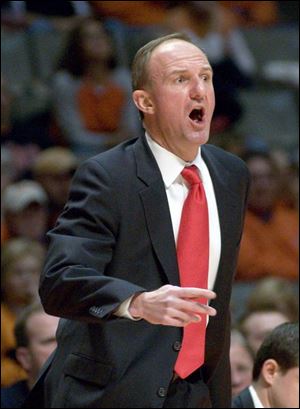 Ohio State coach Thad Matta yells instruction to his squad during the Buckeyes' road loss to Illinois yesterday.