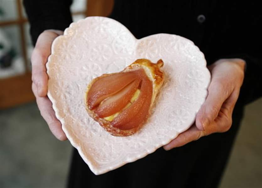 Poached-pear-baked-on-puff-pastry-is-a-perfect-Valentine-2