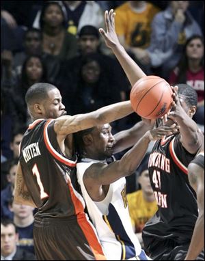 Bowling Green's Brian Moten (1) and Otis Polk, right, trap Toledo's Ridley Johnson, center, during the second half last night.