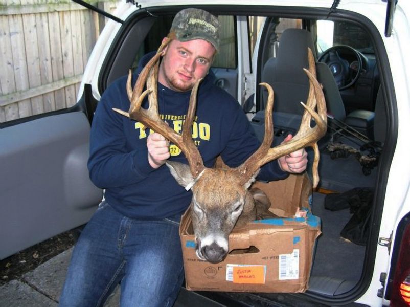 2 deer poachers get record 13,277 fine The Blade
