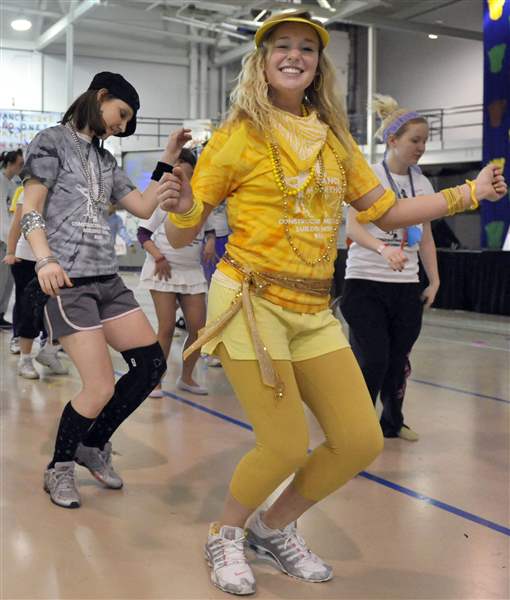 Bowling-Green-State-University-students-dance-for-charity-2