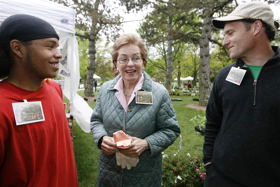 Kaptur-cultivates-Victory-Garden-for-donations-to-Toledo-area-food-banks