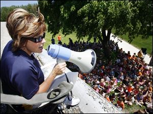 Deb McCain, principal of Mason Consolidated Elementary School, reads a book to students from the school s roof to settle a bet she made with them if they exceeded a monthly challenge for the accelerated reading program. She agreed to camp out overnight on top of the school if the students surpassed the reading goal. The theme of the challenge   fittingly   was  Camp out with a good book. 