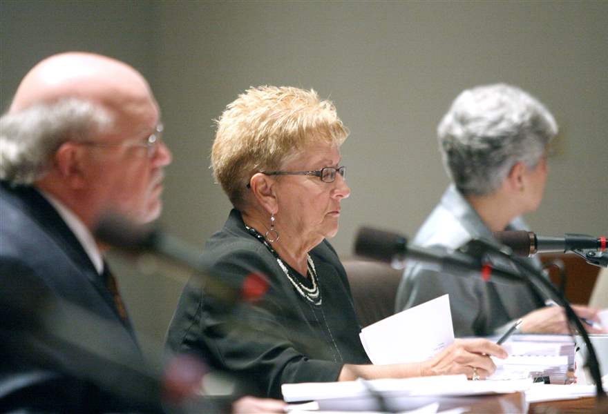 Legality-of-petitions-to-oust-Toledo-mayor-debated