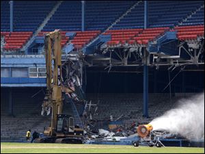 Demolition continues on Tiger Stadium in Detroit, Monday, June 8, 2009. Nearly a decade after the final major league game there and hours after a judge refused to stop the historic ballpark's demolition, crews began to tear away chunks of the upper deck along the former third base line, causing debris to rain down.  (AP Photo/Paul Sancya) 
S3 s3stadium 5.69"x4" color