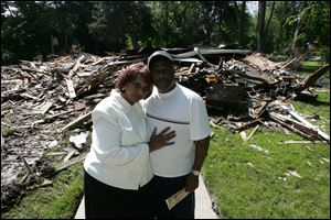 A higher-volume hydrant near Barbie and Herman
Harrison s house was not tapped until late in the fire.