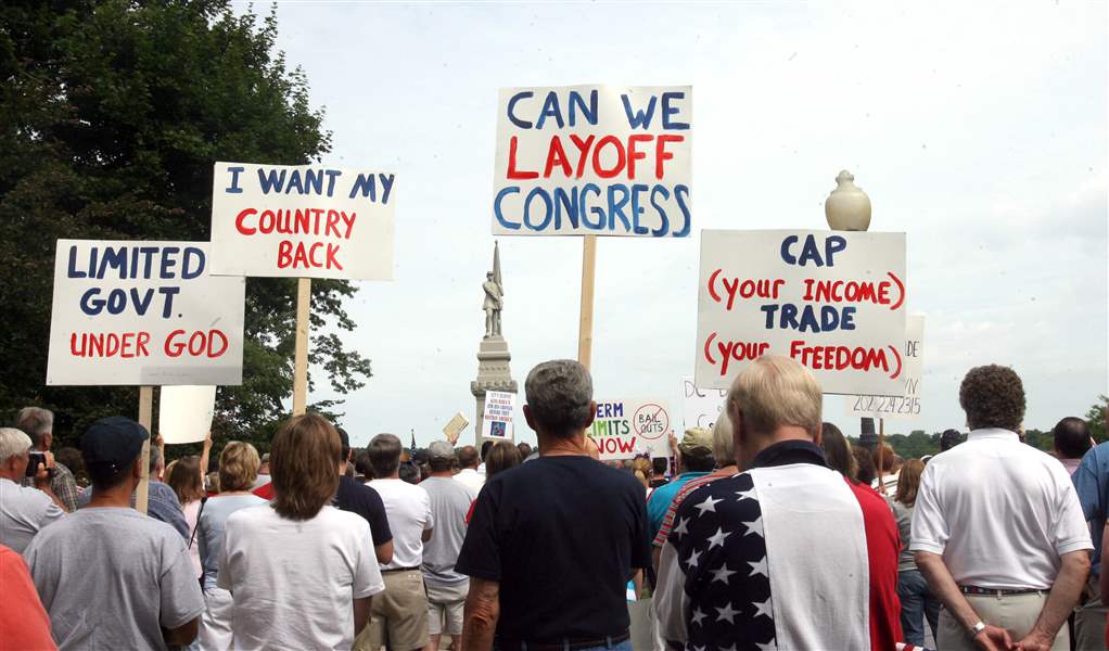 Tea-party-protest-in-Perrysburg-targets-extent-of-federal-spending-2