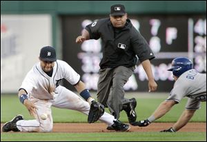 Placido Polanco can't get a grip on the ball as the Royals' Willie Bloomquist reaches on a double.