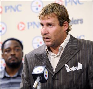 Steelers coach Mike Tomlin stands behind Ben Roethlisberger as the quarterback delivers a 61-second statement on accusations that he raped a Nevada casino worker.