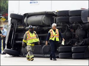 An overturned steel-hauler closed I-280 yesterday between I-75 and Manhattan Boulevard during rush hour, causing a long backup. Police said the rig s load shifted, causing the 3 p.m. accident. 