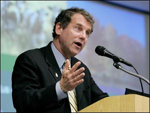 Sen. Sherrod Brown addressed yesterday's summit at Owens Community College sponsored by the Ohio Corn Growers Association and American Farmland Trust.