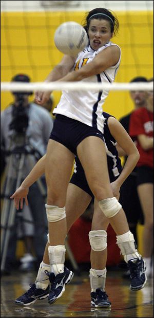 Meghan Smyth, who had 13 kills, returns a shot for Notre Dame.
<br>
<img src=http://www.toledoblade.com/graphics/icons/photo.gif> <font color=red><b>PHOTO GALLERY</b></font>: <a href=