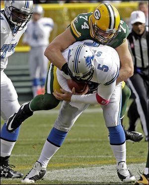 Packers linebacker Aaron Kampman sacks Lions quarterback Drew Stanton Sunday.