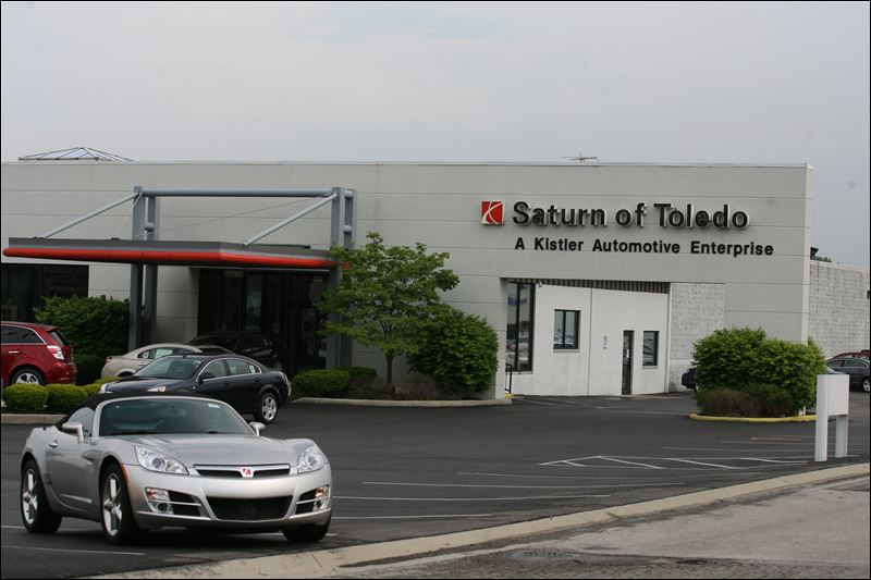 Local Saturn dealer, like those across U.S., ponders next move Toledo