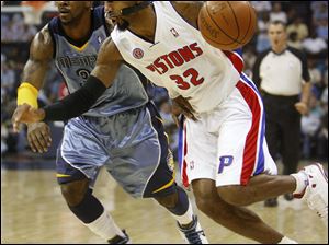 Detroit's Richard Hamilton, who scored 25 points, drives past Memphis guard O.J. Mayo last night.