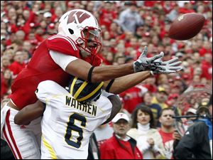 Wisconsin receiver Nick Toon makes a touchdown catch against Michigan's Donovan Warren. UM is 5-6, 1-6 in the Big Ten.