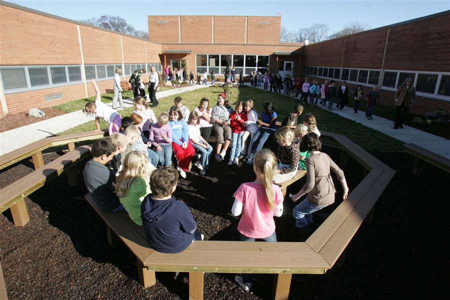 Meadowvale Elementary School's ugly lot now a beautiful courtyard The