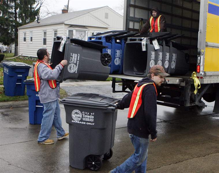 Toledo Begins Conversion To Automated Trash Pickup The Blade