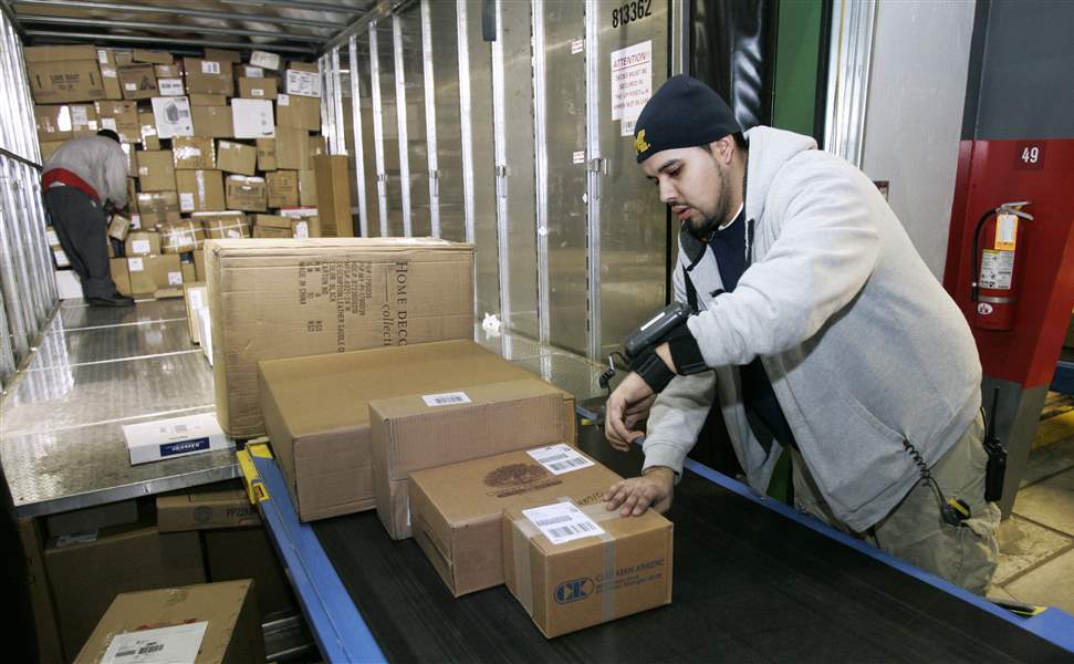 Delivering-the-holidays-FedEx-UPS-step-up-business-3