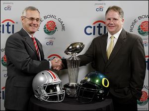 Ohio State Jim Tressel, left, and Oregon coach Chip Kelly have their teams ready to meet in today's 96th Rose Bowl.