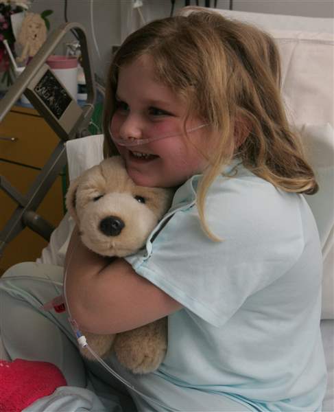 Cuddly-canines-are-big-hit-with-ailing-kids-at-Toledo-Hospital-2