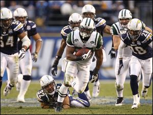 Jets running back Shonn Greene runs for a 53-yard touchdown in the fourth quarter yesterday.
