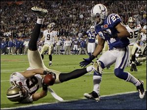Saints wide receiver Lance Moore, who played at the University of Toledo, reaches to score a two-point conversion against Colts cornerback Jacob Lacey in the fourth quarter.