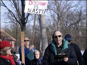 Harry Ward, right, of the Ottawa-Jermain Parks Advisory Board declares the group's opposition to the dog park idea.