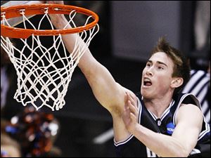 Butler's Gordon Hayward shoots the ball against Syracuse. He scored 17 points as the Bulldogs ousted the No. 1 Orange.