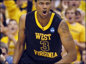 Devin Ebanks has become one of the West Virginia's top defenders and takes pride in shutting down
opposing teams' top players. The Mountaineers
will face a Duke team which plays a similar style
in the Final Four in
Indianapolis.