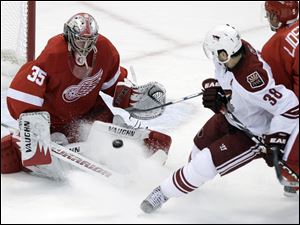 Red Wings goalie Jimmy Howard stops a shot by Phoenix's Vernon Fiddler in the second period.