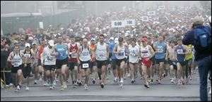 The Glass City Marathon gets under way on the University of Toledo campus in Toledo, Ohio, Sunday, April 25, 2010. 
<br>
<img src=http://www.toledoblade.com/graphics/icons/photo.gif> <font color=red><b>PHOTO GALLERY</b></font>: <a href=