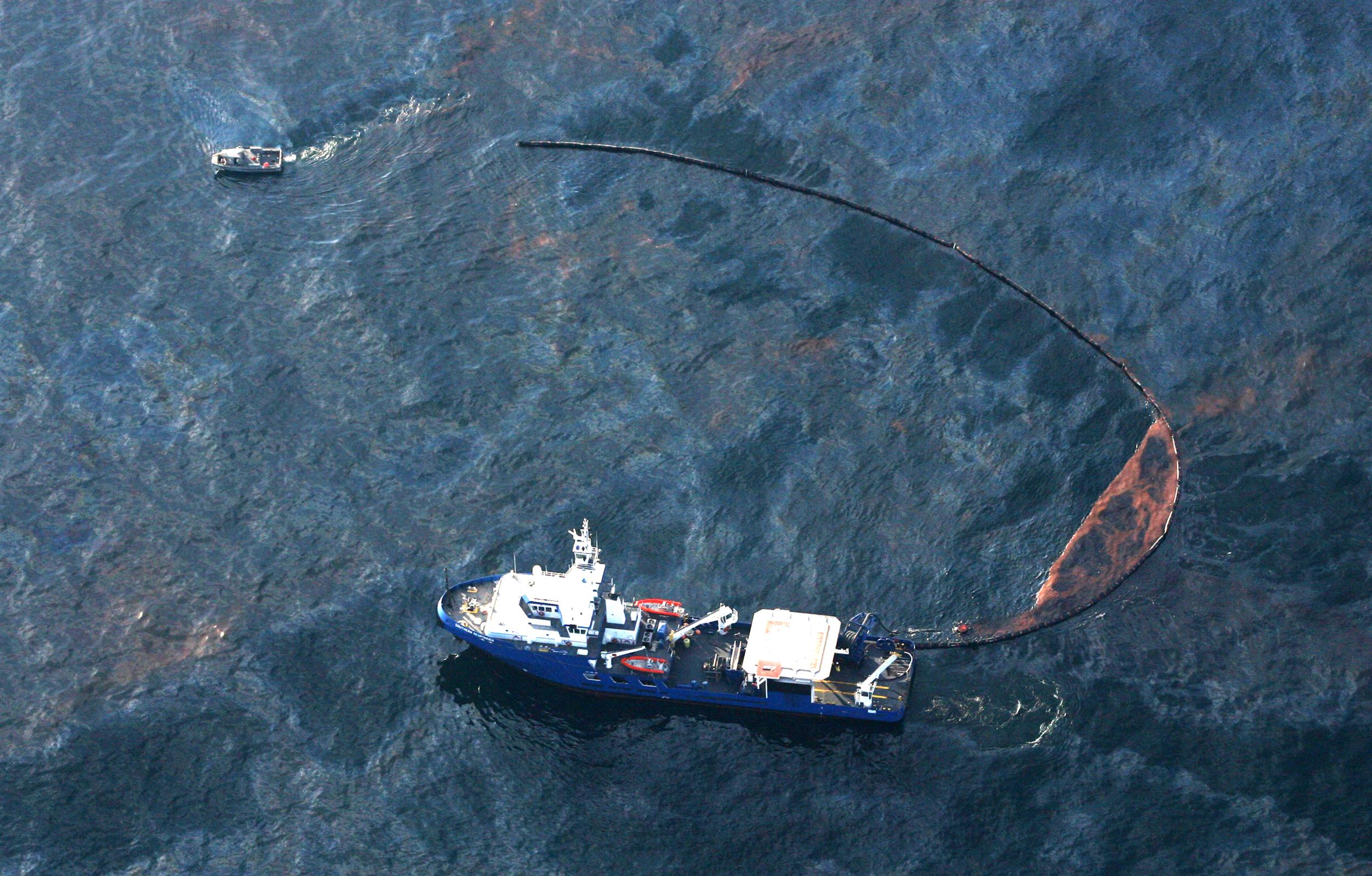 Gulf oil spill starts oozing ashore; mess could eclipse Exxon Valdez