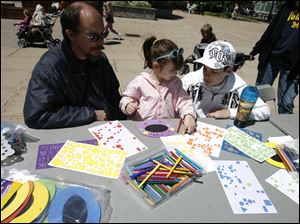 CTY zoo10p  Kaydie (cq) Otey (cq), 5, is the center of it all as she makes a picture frame for her mom. Helping her are dad Brian, left, and brother Cory (cq) 15. The Oteys live in Sylvania. The Toledo Zoo hosts moms for free and offers an opportunity to create a picture frame or card for mom as part of their annual  Mother's Day at the Toledo Zoo in Toledo, Ohio on May 9, 2010. Jetta Fraser/Toledo Blade