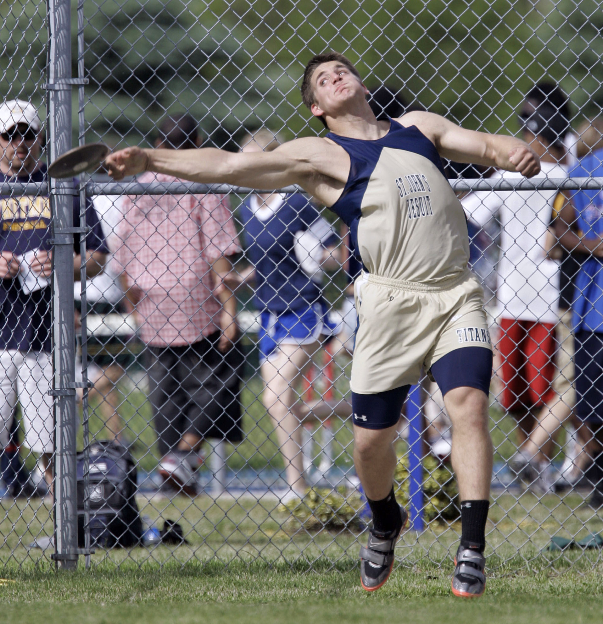 Sidelines Riffle, Welch setting records in discus, shot put The Blade