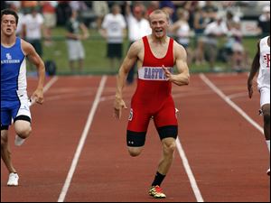 Eastwood's Cody Seifert, center, finishes third in the 200-meter dash in Columbus.
